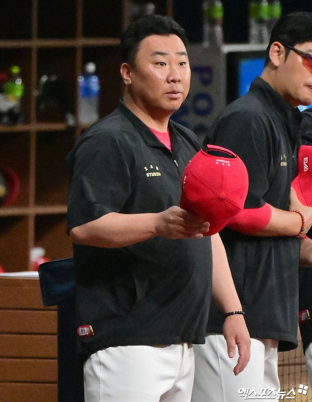 KIA 투수 이의리기 27일 함평 챌린저스필드에서 열린 2025 KBO 퓨처스리그 SSG 랜더스전에 선발 등판해 3⅓이닝 54구 2피안타 3탈삼진 3사사구 2실점(1자책)을 기록했다.&nbsp;재활 등판 성격에서 투구를 마친 뒤 통증 없었다는 점이 반갑다. KIA 이범호 감독도 7월 중순 올스타전 이후 이의리의 1군 복귀를 기대했다.&nbsp;엑스포츠뉴스DB