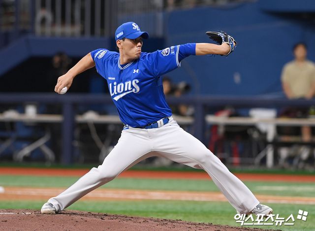 지난 5월 21일 오후 서울 구로구 고척스카이돔에서 열린 2025 신한 SOL Bank KBO리그 삼성 라이온즈와 키움 히어로즈의 경기, 7회말 삼성 김재윤이 공을 힘차게 던지고 있다. 엑스포츠뉴스 DB