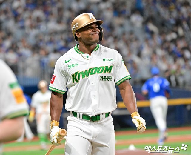 28일 오후 서울 구로구 고척스카이돔에서 열린 2025 신한 SOL Bank KBO리그 삼성 라이온즈와 키움 히어로즈의 경기, 키움 스톤 개릿이 5회말 자신의 KBO리그 데뷔 첫 홈런을 그랜드슬램으로 장식했다. 엑스포츠뉴스 DB