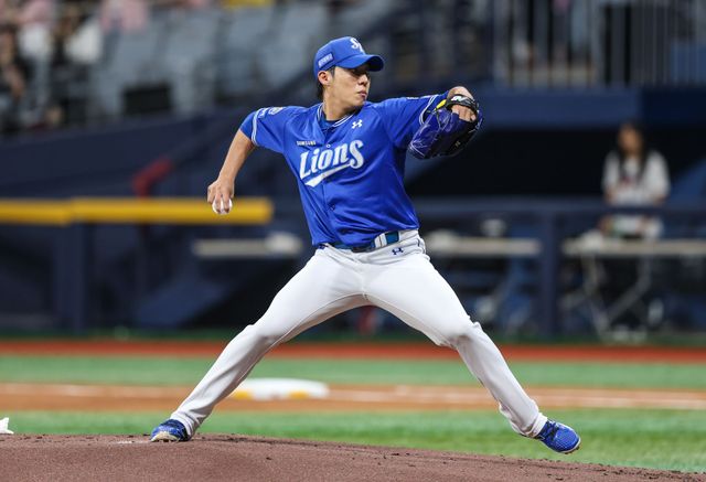 28일 오후 서울 구로구 고척스카이돔에서 열린 2025 신한 SOL Bank KBO리그 삼성 라이온즈와 키움 히어로즈의 경기, 삼성 선발투수 원태인이 5이닝 7피안타(4피홈런) 8실점(7자책점)을 기록하고 마운드를 내려갔다. 삼성 라이온즈