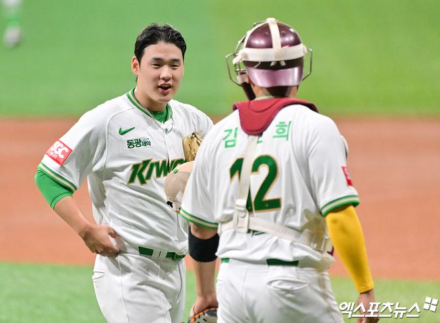 27일 오후 서울 구로구 고척스카이돔에서 열린 2025 신한 SOL Bank KBO리그 삼성 라이온즈와 키움 히어로즈의 경기, 키움 선발투수 정현우가 3회초 4실점을 떠안았다. 엑스포츠뉴스 DB