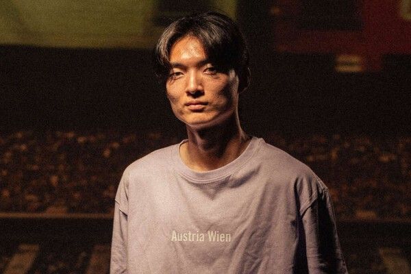 또 하나의 재능이 유럽에 진출했다. 경남FC 출신 미드필더 이강희가 오스트리아 축구를 대표하는 명문 구단 아우스트리아 빈에 합류했다. 이강희는 다음 시즌부터 아우스트리아 빈 유니폼을 입고 유럽 무대를 누빌 예정이다. 사진 아우스트리아 빈