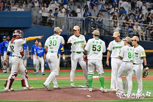 지난 27일 오후 서울 구로구 고척스카이돔에서 열린 '2025 신한 SOL Bank KBO리그' 삼성 라이온즈와 키움 히어로즈의 경기, 키움이 8회말 송성문의 역전 투런 홈런에 힘입어 삼성에 5:4 역전승을 거뒀다. 엑스포츠뉴스 DB