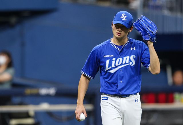 29일 오후 서울 구로구 고척스카이돔에서 열린 2025 신한 SOL Bank KBO리그 삼성 라이온즈와 키움 히어로즈의 경기, 삼성의 4번째 투수로 구원 등판한 육선엽이 1⅔이닝 5피안타(1피홈런) 3실점을 기록했다. 삼성 라이온즈