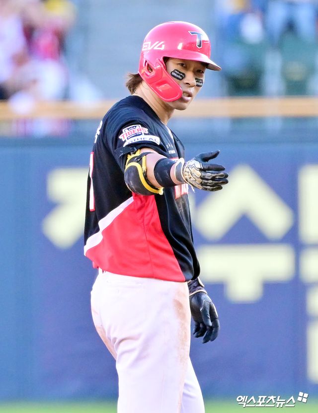 29일 오후 서울 송파구 잠실야구장에서 열린 '2025 신한 SOL Bank KBO리그' KIA 타이거즈와 LG 트윈스의 경기, 6회초 무사 1루 KIA 고종욱이 1타점 2루타를 날리고 있다. 잠실, 김한준 기자