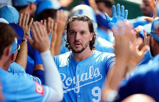 LA 다저스 쇼헤이 오타니가 29일 캔자스시티 로열스전에 선발 등판해 2이닝 무실점으로 호투했다. 오타니는 이날 등판에서 최고 구소 101.7마일을 찍어 메이저리그 데뷔 최고 구속을 경신하기도 했다. 2023 WBC 대회에서 만났던 이탈리아 대표팀 출신 비니 파스콴티노의 타석에서 최고 구속 기록이 나왔다. 연합뉴스