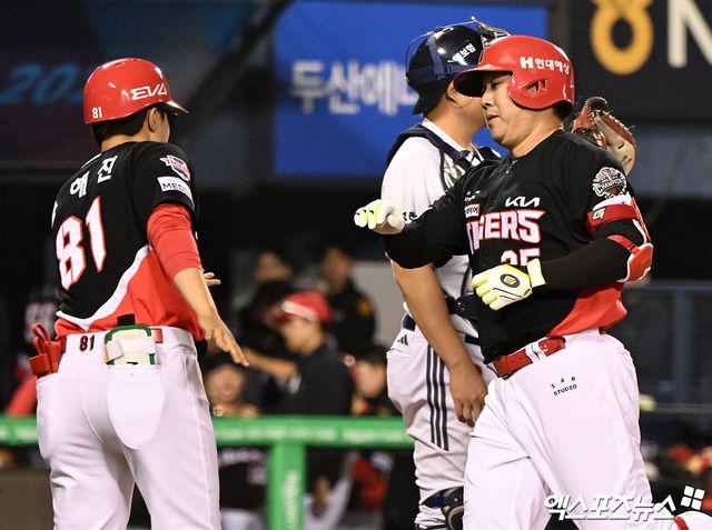 18일 오후 서울 송파구 잠실야구장에서 열린 '2025 신한 SOL Bank KBO리그' KIA 타이거즈와 두산 베어스의 경기, 5회초 KIA 이우성이 솔로 홈런을 날린 후 그라운드를 돌고 있다. 엑스포츠뉴스 DB