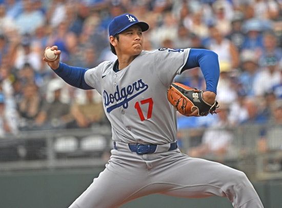 LA 다저스 쇼헤이 오타니가 29일 캔자스시티 로열스전에 선발 등판해 2이닝 무실점으로 호투했다. 오타니는 이날 등판에서 최고 구소 101.7마일을 찍어 메이저리그 데뷔 최고 구속을 경신하기도 했다. 2023 WBC 대회에서 만났던 이탈리아 대표팀 출신 비니 파스콴티노의 타석에서 최고 구속 기록이 나왔다. 연합뉴스