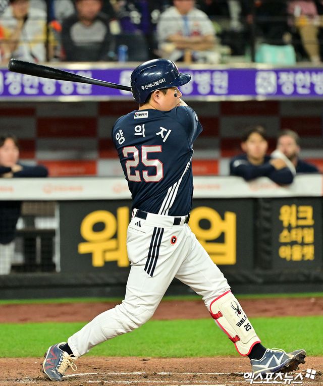 두산 베어스 양의지가 정규시즌 경기에 출전해 타격하고 있다. 엑스포츠뉴스 DB