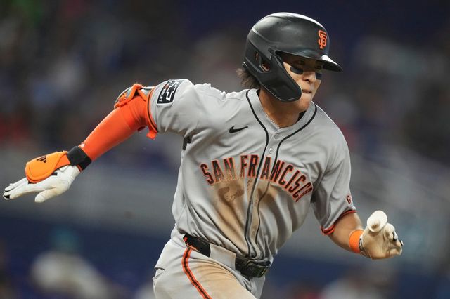 샌프란시스코 자이언츠 이정후가 2025 미국 메이저리그 정규시즌 경기에서 주루하고 있다. 이정후는 3일 샌디에이고 파드리스전에 2번 타자로 선발 출전한다. AP 연합뉴스