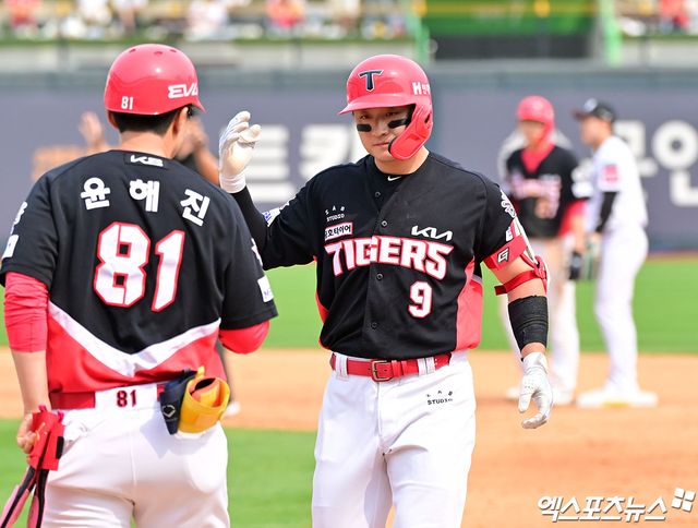 31일 오후 수원KT위즈파크에서 열린 '2025 신한 SOL Bank KBO리그' KIA 타이거즈와 KT 위즈의 경기, 5회초 1사 1루 KIA 윤도현이 좌전안타를 날리고 있다. 엑스포츠뉴스 DB