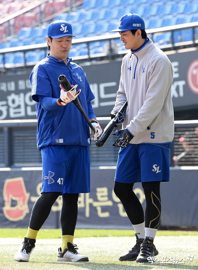 15일 오후 서울 송파구 잠실야구장에서 열리는 '2025 신한 SOL Bank KBO리그' 삼성 라이온즈와 LG 트윈스의 경기, 삼성 강민호, 구자욱이 훈련을 하고 있다. 엑스포츠뉴스 DB