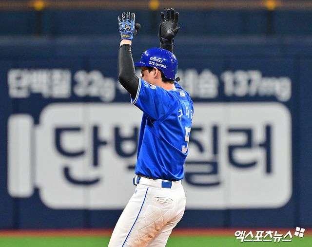 20일 오후 서울 구로구 고척스카이돔에서 열린 '2025 신한 SOL Bank KBO리그' 삼성 라이온즈와 키움 히어로즈의 경기, 11회초 2사 만루 삼성 구자욱이 3타점 2루타를 날린 후 기뻐하고 있다. 엑스포츠뉴스 DB