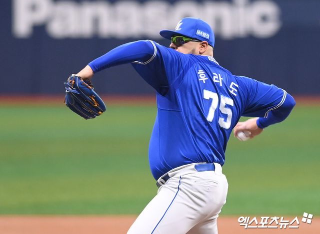 21일 오후 서울 구로구 고척스카이돔에서 열린 '2025 신한 SOL Bank KBO리그' 삼성 라이온즈와 키움 히어로즈의 경기, 1회말 삼성 선발투수 후라도가 공을 힘차게 던지고 있다. 엑스포츠뉴스 DB