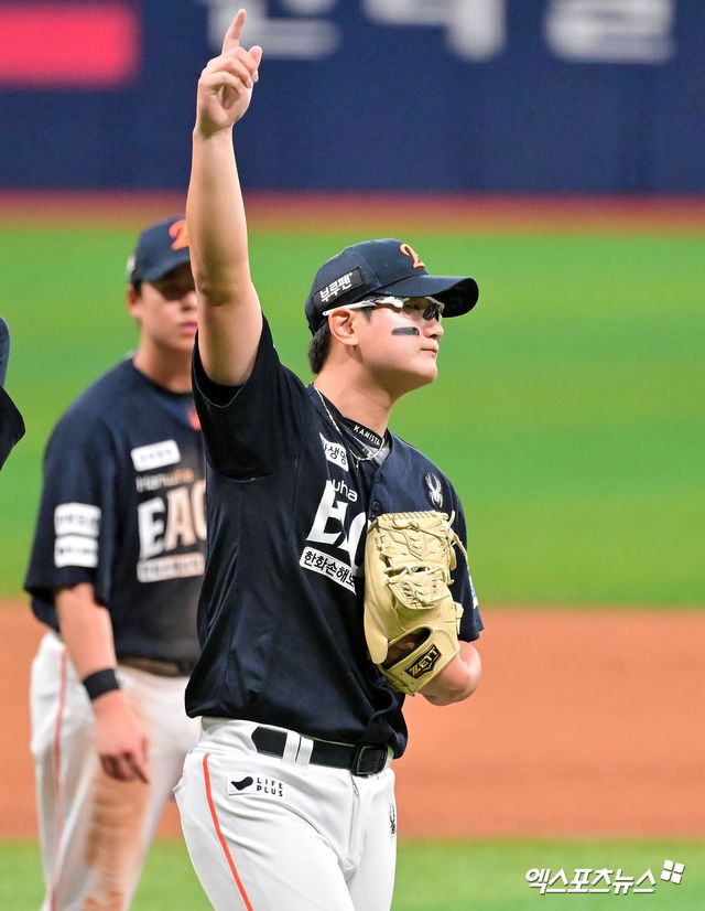 9일 오후 서울 구로구 고척스카이돔에서 열린 '2025 신한 SOL Bank KBO리그' 한화 이글스와 키움 히어로즈의 경기, 한화가 문현빈의 결승 솔로포에 힘입어 키움에 7:5로 승리하며 26년 만에 10연승을 기록했다. 이날 경기에서 승리한 한화 김서현이 기뻐하고 있다. 엑스포츠뉴스DB