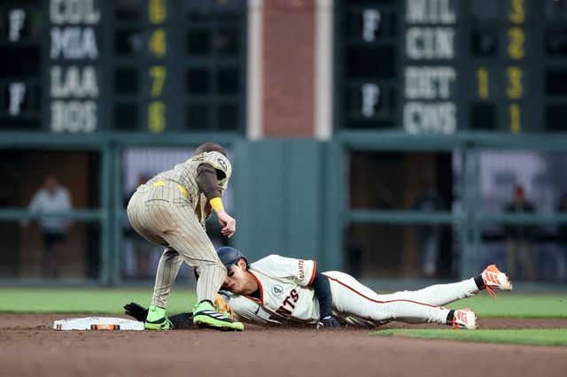 샌프란시스코 자이언츠 이정후가 지난 3일 샌디에이고 파드리스와의 홈경기에 선발 출전해 2루 도루에 성공하고 있다. 이정후는 4일 샌디에이고전서 2경기 연속 2번 타자 출격을 확정했다. AFP 연합뉴스