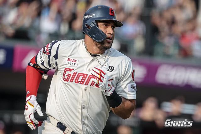 롯데 자이언츠 외국인 타자 빅터 레이예스가 지난 3일 사직 키움 히어로즈전까지 2025 시즌 79안타를 기록, 2년 연속 최다 안타왕을 향해 순항하고 있다. 사진 롯데 자이언츠