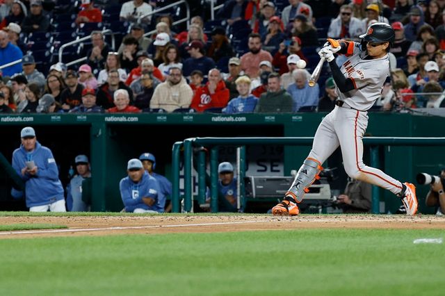 샌프란시스코 자이언츠 이정후가 2025 미국 메이저리그 정규시즌 경기에 출전해 타격하고 있다. 이정후는 5일 샌디에이고 파드리스전에 3경기 연속 2번 타자로 선발 출전한다. REUTERS 연합뉴스