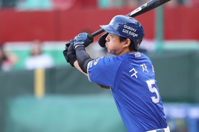 삼성 라이온즈 캡틴 구자욱이 5일 인천 SSG랜더스필드에서 열린 2025 신한 SOL Bank KBO리그 SSG 랜더스와의 팀 간 9차전에서 결승타를 기록, 팀 연패 탈출을 이끌었다. 사진 삼성 라이온즈