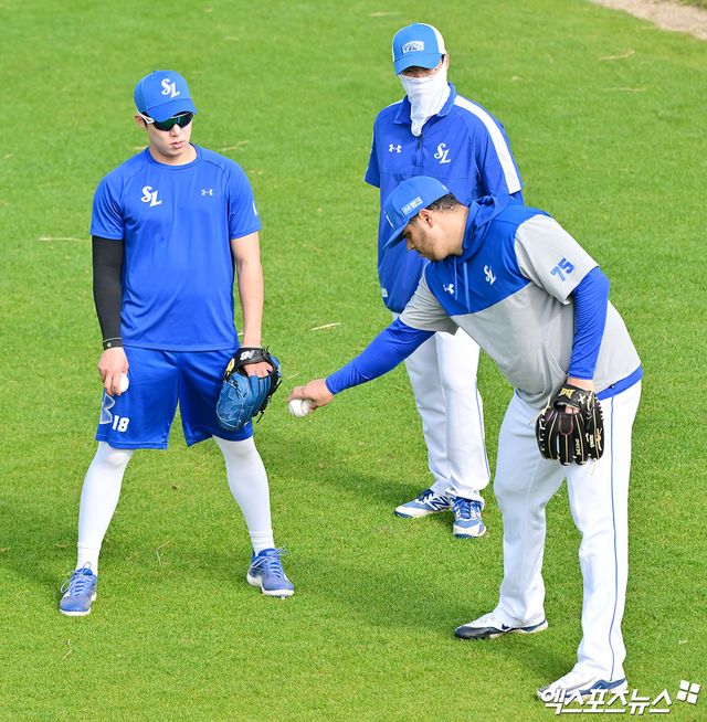 왼쪽부터 삼성 라이온즈 선발투수 원태인, 스태프, 아리엘 후라도. 엑스포츠뉴스 DB