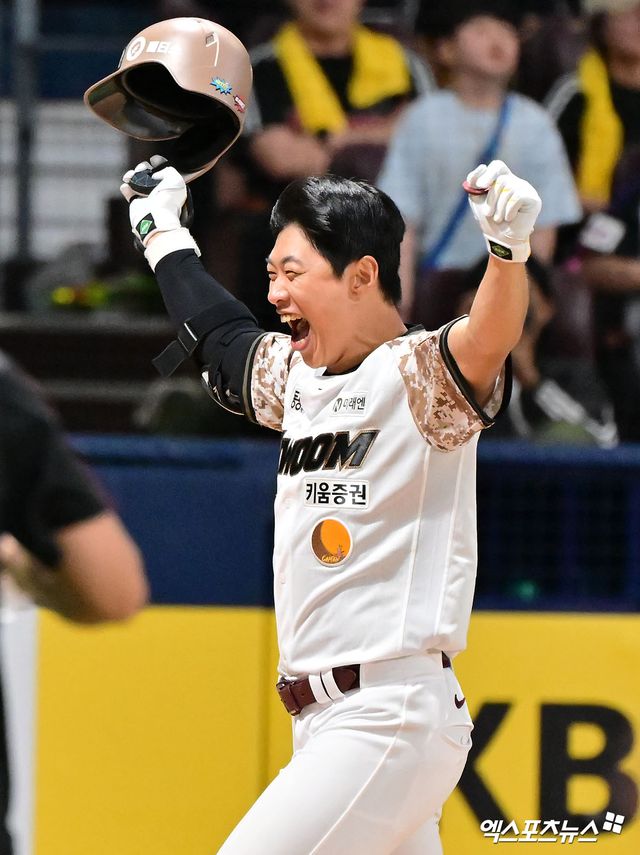 키움 히어로즈 캡틴 송성문이 6일 서울 고척스카이돔에서 열린 2025 신한 SOL Bank KBO리그 LG 트윈스와의 팀 간 7차전에서 연장 10회말 끝내기 홈런을 기록, 팀 3연승을 이끌었다. 사진 김한준 기자