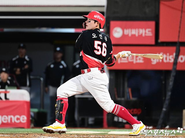 20일 오후 경기도 수원케이티위즈파크에서 열린 '2025 신한 SOL Bank KBO리그' KIA 타이거즈와 KT 위즈의 경기, 6회초 1사 KIA 오선우가2루타를 때려내고 있다. 엑스포츠뉴스 DB