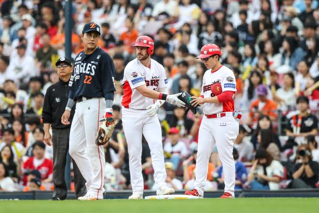 6일 오후 광주-KIA챔피언스필드에서 열린 '2025 신한 SOL Bank KBO리그' 한화 이글스와 KIA 타이거즈의 경기, KIA가 3:2로 승리했다. KIA 위즈덤은 홈런 1개를 포함해 3타수 2안타 1타점으로 팀 승리에 힘을 보탰다. KIA 타이거즈