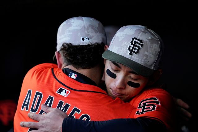 샌프란시스코 자이언츠 외야수 이정후가 7일 미국 캘리포니아주 샌프란시스코의 오라클파크에서 열린 2025 미국프로야구 메이저리그 애틀랜타 브레이브스와의 홈경기에 2번타자 겸 중견수로 선발 출전해 3타수 1안타 2볼넷 1득점을 기록했다. 이정후의 시즌 타율은 0.276에서 0.277로 소폭 상승했다. AP 연합뉴스