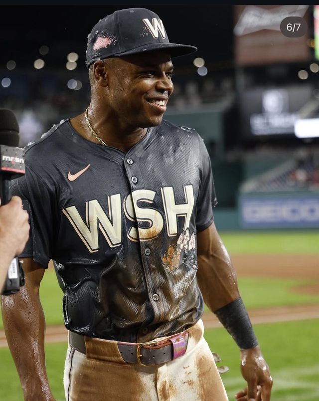 키움 히어로즈가 5일 단기 대체 외국인 선수로 미국 출신 우투우타 외야수 스톤 개랫을 영입했다. 기존 외인타자 루벤 카디네스는 지난달 31일 두산 베어스전에서 우측 팔꿈치 통증을 호소하면서 전력에서 이탈했다. 개랫 SNS