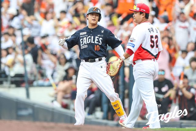 7일 오후 광주-KIA챔피언스필드에서 열린 '2025 신한 SOL Bank KBO리그' 한화 이글스와 KIA 타이거즈의 경기, 한화 이진영이 11회초 2사 2루에서 안타를 때리며 결승타의 주인공이 됐다. 한화 이글스