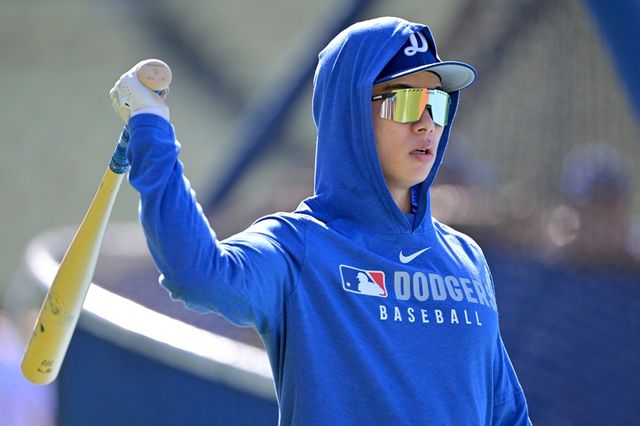 LA 다저스 김혜성이 2025 미국 메이저리그 정규시즌 경기를 앞두고 훈련에 임하고 있다. 김혜성은 지난 4일 경기 중 자신의 파울 타구에 발목을 맞았고 이후 결장 중이다. AP 연합뉴스