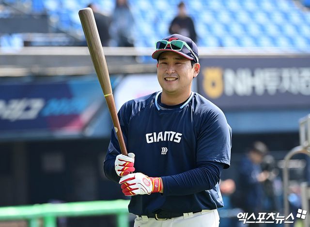 22일 오전 서울 송파구 잠실야구장에서 열리는 '2025 신한 SOL Bank KBO리그' 롯데 자이언츠와 LG 트윈스의 경기에 앞서 롯데 유강남이 훈련에 나서고 있다. 엑스포츠뉴스 DB