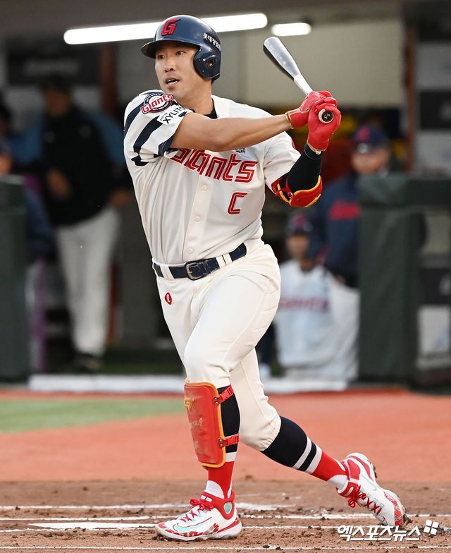 롯데 자이언츠 전준우가 정규시즌 경기에 출전해 타격하고 있다. 엑스포츠뉴스 DB