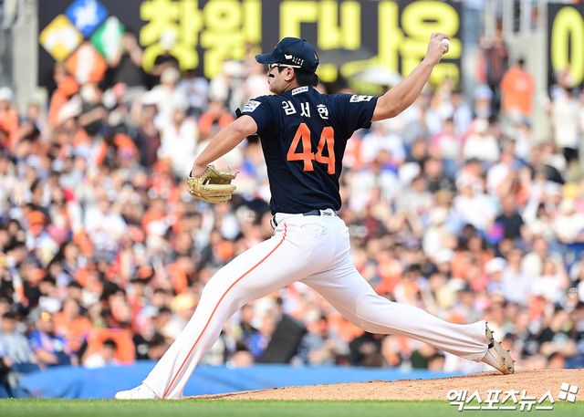 31일 오후 경상남도 창원NC파크에서 열린 '2025 신한 SOL Bank KBO리그' 한화 이글스와 NC 다이노스의 경기, 8회말 한화 김서현이 역투하고 있다. 엑스포츠뉴스 DB