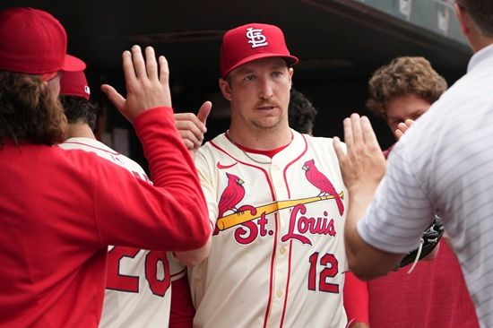 LA 다저스 유틸리티 플레이어 김혜성이 8일 2025 메이저리그 세인트루이스전에 9번 타자 중견수로 선발 출전해 4타수 2안타 1도루를 기록했다. 발목 부상으로 4경기 만에 다시 경기에 출전한 김혜성은 KBO리그 MVP 출신 에릭 페디와 맞대결에서 안타 한 개를 생산했다. 연합뉴스