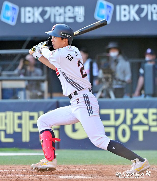 20일 오후 서울 송파구 잠실야구장에서 열린 '2025 신한 SOL Bank KBO리그' KIA 타이거즈와 두산 베어스의 경기, 9회말 두산 김민석이 타격을 하고 있다. 엑스포츠뉴스 DB
