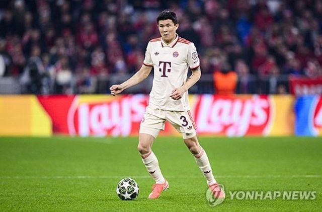 김민재가 소속팀인 독일 최고 명문 바이에른 뮌헨에서 이적 대상으로 분류된 가운데 이강인이 뛰고 있는 파리 생제르맹(PSG)이 김민재 에이전트와 면담한 것으로 알려져 귀추가 주목된다. 김민재는 PSG에서 리그1 우승까지 일궈내면 유럽 5대 빅리그에서 아시아 선수 최초로 3개 리그 우승을 거머쥔 선수가 된다. 연합뉴스 