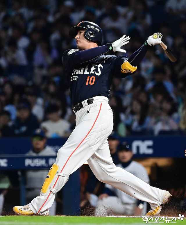 30일 오후 경상남도 창원NC파크에서 열린 '2025 신한 SOL Bank KBO리그' 한화 이글스와 NC 다이노스의 경기, 6회초 한화 선두타자 이진영이 타격하고 있다. 엑스포츠뉴스 DB