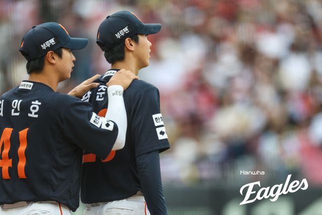 7일 오후 광주-KIA챔피언스필드에서 열린 '2025 신한 SOL Bank KBO리그' 한화 이글스와 KIA 타이거즈의 경기, 한화가 연장 11회 승부 끝에 3:2로 승리했다. 한화 선발 황준서는 5이닝 1피안타 4사사구 5탈삼진 1실점 비자책을 기록했다. 한화 이글스 