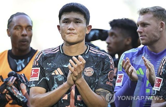 김민재가 소속팀인 독일 최고 명문 바이에른 뮌헨에서 이적 대상으로 분류된 가운데 이강인이 뛰고 있는 파리 생제르맹(PSG)이 김민재 에이전트와 면담한 것으로 알려져 귀추가 주목된다. 김민재는 PSG에서 리그1 우승까지 일궈내면 유럽 5대 빅리그에서 아시아 선수 최초로 3개 리그 우승을 거머쥔 선수가 된다. 연합뉴스 