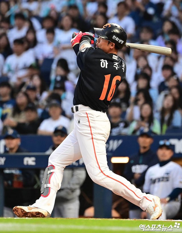 30일 오후 경상남도 창원NC파크에서 열린 '2025 신한 SOL Bank KBO리그' 한화 이글스와 NC 다이노스의 경기, 3회초 1사 만루 한화 하주석이 동점을 만드는 1타점 적시타를 때려내고 있다. 엑스포츠뉴스 DB