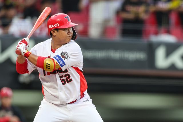 8일 오후 광주-KIA챔피언스필드에서 열린 2025 신한 SOL Bank KBO리그 한화 이글스와 KIA 타이거즈의 경기, 6회말 1사 1, 3루 KIA 황대인이 2타점 2루타를 날리고 있다. KIA 타이거즈