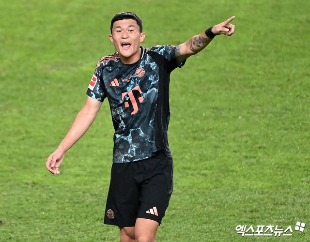 손흥민 소속팀인 잉글리시 프리미어리그 토트넘 홋스퍼가 최근 바이에른 뮌헨에서 이적시장 매물로 내놓은 김민재 영입을 추진하는 구단 중 하나인 것으로 밝혀졌다. 토트넘은 세계적인 명장인 조세 무리뉴 감독 시절인 2020년 김민재 영입을 추진했으나 구단 수뇌부가 당시 중국에서 뛰는 무명 선수라는 이유로 소극적인 행보를 보여 무산됐다. 5년 만에 그의 입단을 다시 추진한다. 엑스포츠뉴스DB