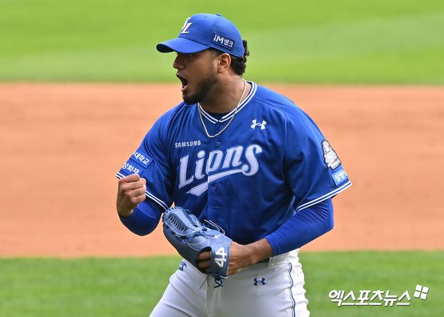 삼성 라이온즈 외국인 투수 데니 레예스가 오른쪽 발등 피로골절 재발로 당분간 이탈할 예정이다. 삼성 구단도 외국인 선수 교체 카드를 꺼낼 수밖에 없는 분위기다. 엑스포츠뉴스 DB