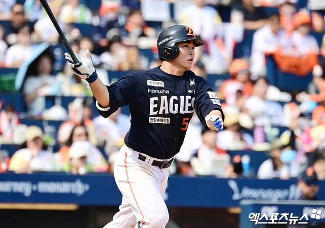 31일 오후 경상남도 창원NC파크에서 열린 '2025 신한 SOL Bank KBO리그' 한화 이글스와 NC 다이노스의 경기, 5회초 1사 2루 한화 문현빈이 1타점 적시타를 때려내고 있다. 엑스포츠뉴스 DB