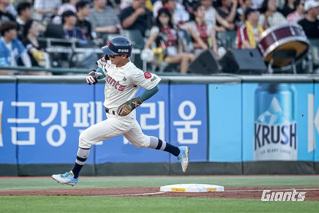 롯데 자이언츠 외야수 장두성이 1일 부산 사직야구장에서 열린 2025 신한 SOL Bank KBO리그 LG 트윈스와의 팀 간 6차전에 2번타자 겸 중견수로 선발출전했다. 지난 6월 13일 부상으로 1군 엔트리에서 말소된 뒤 18일 만에 돌아왔다. 사진 롯데 자이언츠