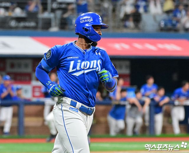 삼성 라이온즈 내야수 르윈 디아즈가 올해 정규시즌 경기에 출전해 타격 후 1루로 향하고 있다. 엑스포츠뉴스 DB