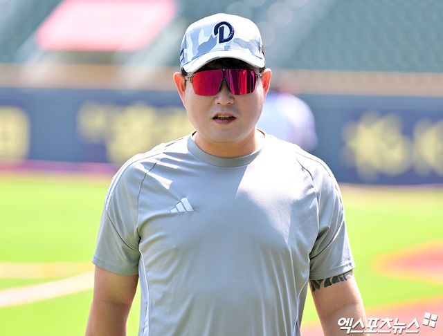 두산 베어스 포수 양의지가 서울 잠실야구장에서 경기를 앞두고 훈련에 임하고 있다. 엑스포츠뉴스 DB