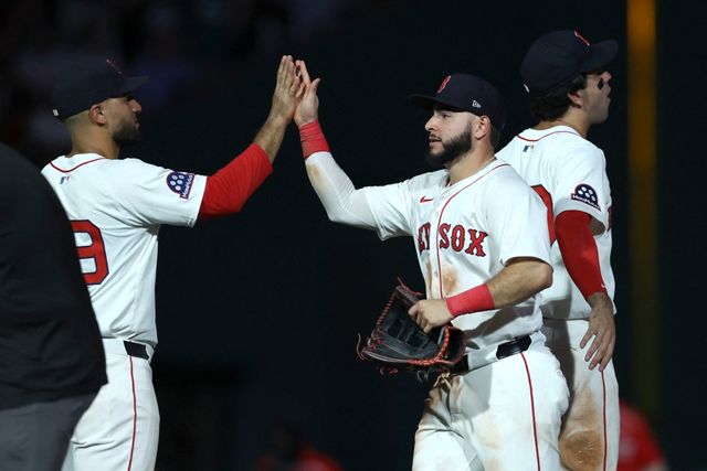 보스턴 레드삭스 윌리어 아브레우가 미국 매사추세츠주 보스턴의 펜웨이파크에서 열린 2025 미국 메이저리그(MLB) 신시내티 레즈와의 홈경기에서 5번타자 겸 우익수로 선발 출전해 5타수 2안타 5타점을 기록했다. 한 경기에 그라운드 홈런과 만루포를 모두 기록하는 진기록을 작성하기도 했다. AFP 연합뉴스