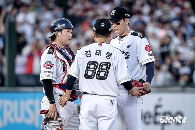 김태형 감독이 이끄는 롯데 자이언츠가 2025 시즌 6월 12승 10패를 기록, 월간 승률 3위를 기록했다. 주축 선수들의 부상 이탈 악재에도 뎁스 강화와 성적이라는 성과를 얻었다. 사진 롯데 자이언츠